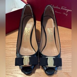 Salvatore Ferragamo Vara Patent Leather Peep Toe Heels – Black | Size 4.5B